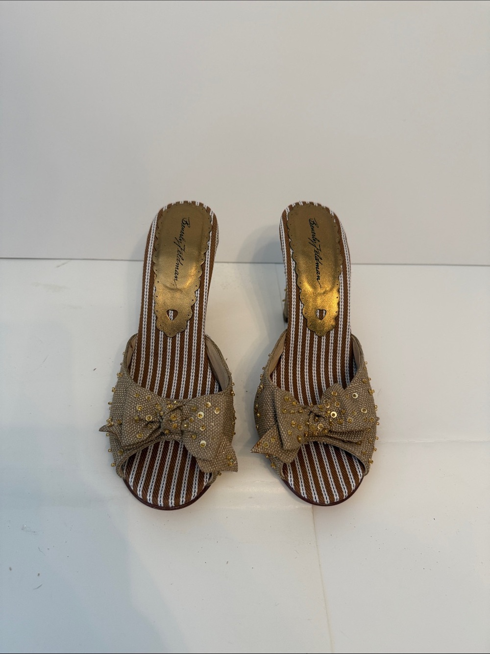 Beverly Feldman Gold Bow Embellished Slip-On Mules